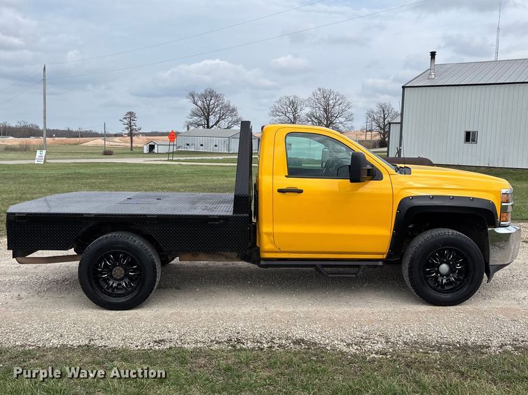 image for item FG0147 2015 Chevrolet Silverado 3500HD flatbed pickup truck
