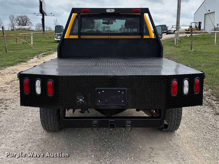 image for item FG0147 2015 Chevrolet Silverado 3500HD flatbed pickup truck