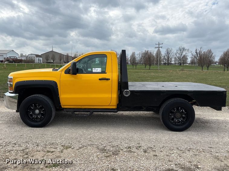 image for item FG0147 2015 Chevrolet Silverado 3500HD flatbed pickup truck