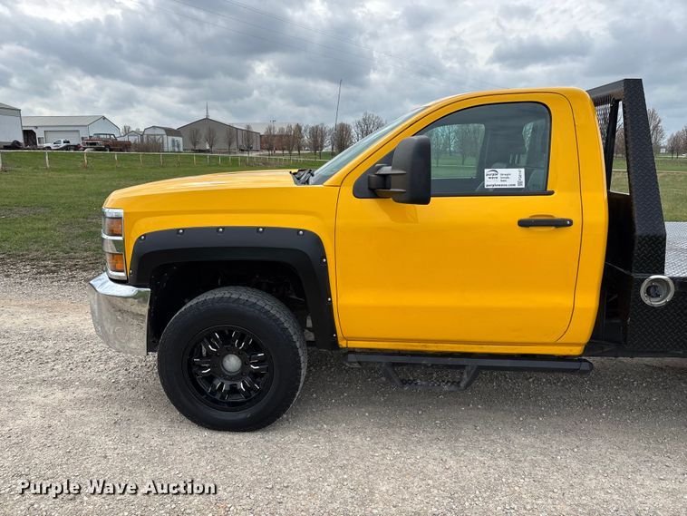 image for item FG0147 2015 Chevrolet Silverado 3500HD flatbed pickup truck