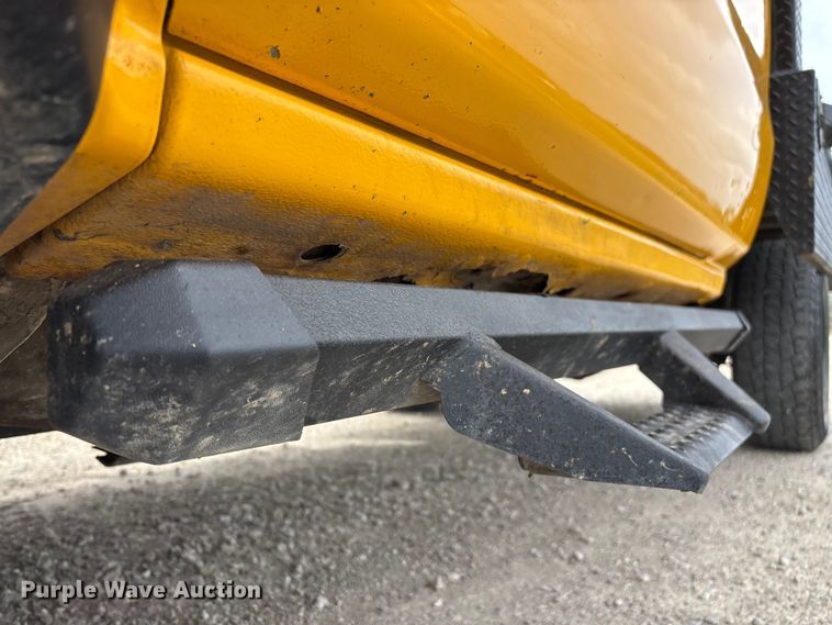 image for item FG0147 2015 Chevrolet Silverado 3500HD flatbed pickup truck