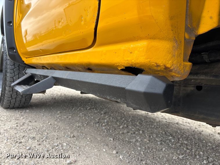 image for item FG0147 2015 Chevrolet Silverado 3500HD flatbed pickup truck