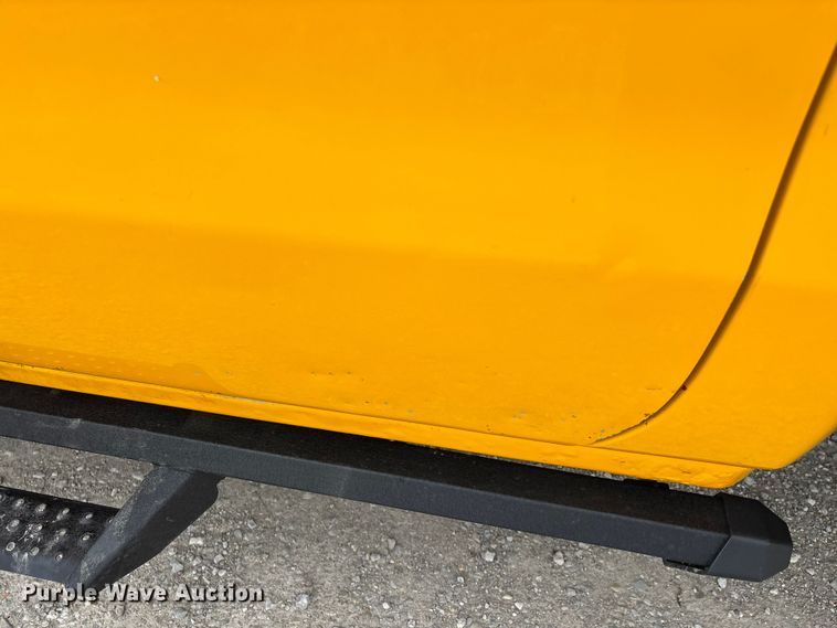 image for item FG0147 2015 Chevrolet Silverado 3500HD flatbed pickup truck