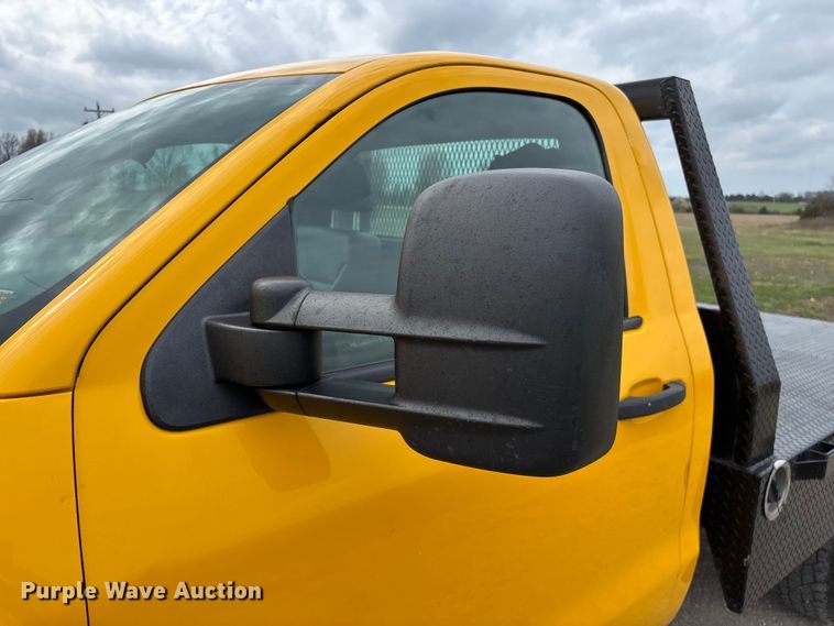 image for item FG0147 2015 Chevrolet Silverado 3500HD flatbed pickup truck