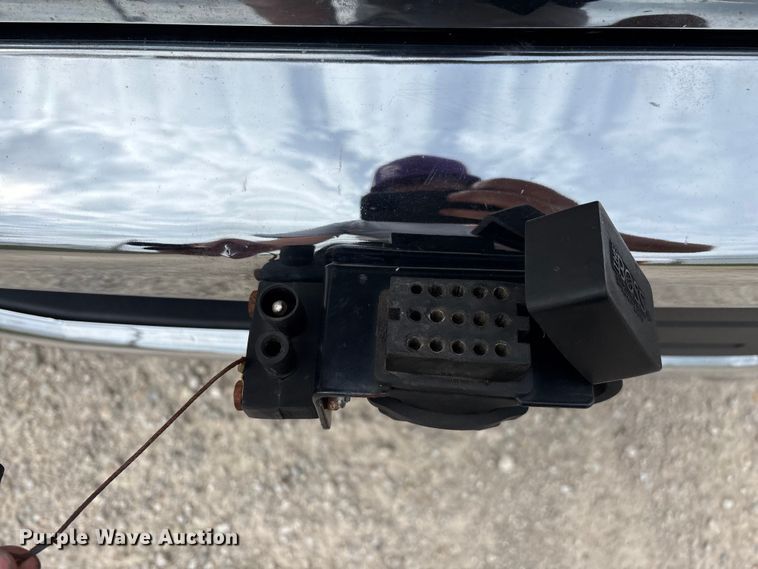 image for item FG0147 2015 Chevrolet Silverado 3500HD flatbed pickup truck