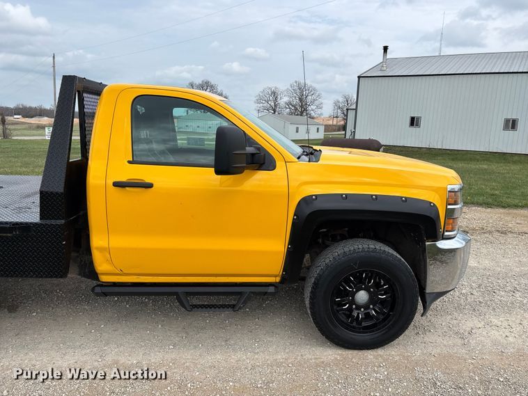 image for item FG0147 2015 Chevrolet Silverado 3500HD flatbed pickup truck