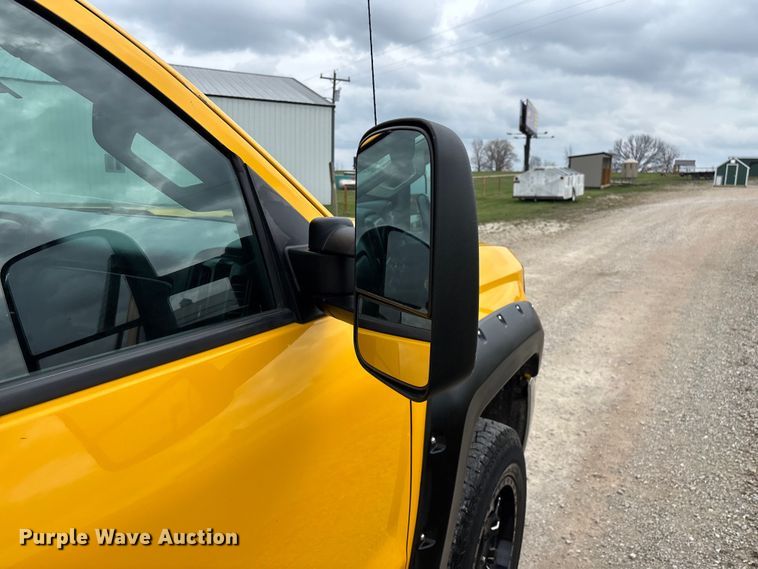 image for item FG0147 2015 Chevrolet Silverado 3500HD flatbed pickup truck