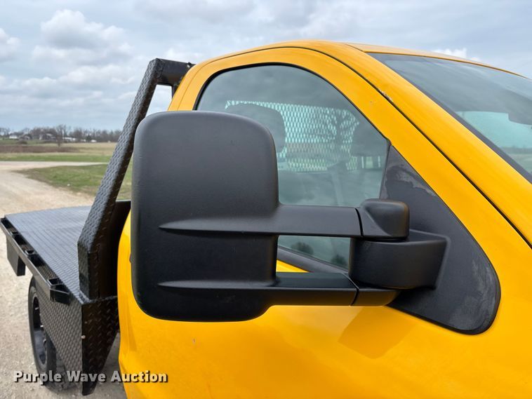 image for item FG0147 2015 Chevrolet Silverado 3500HD flatbed pickup truck