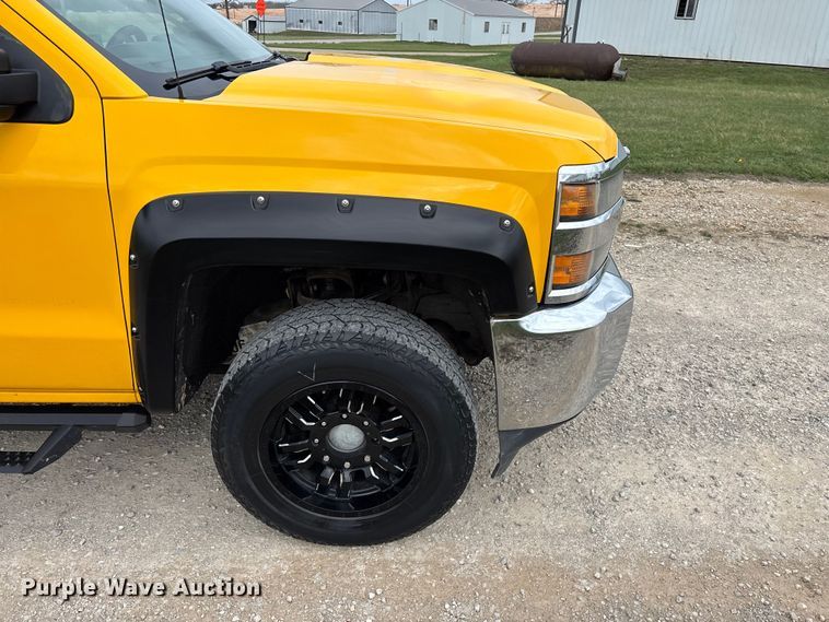 image for item FG0147 2015 Chevrolet Silverado 3500HD flatbed pickup truck