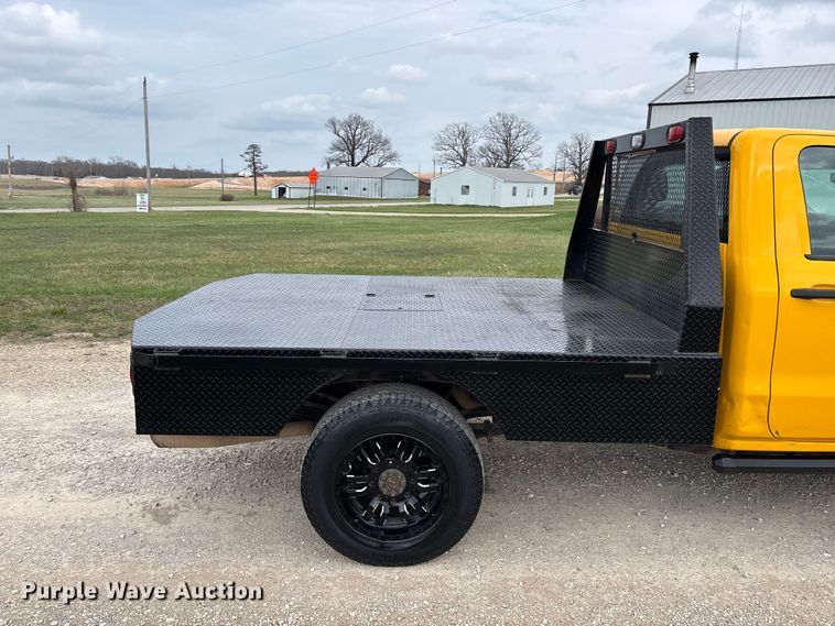 image for item FG0147 2015 Chevrolet Silverado 3500HD flatbed pickup truck