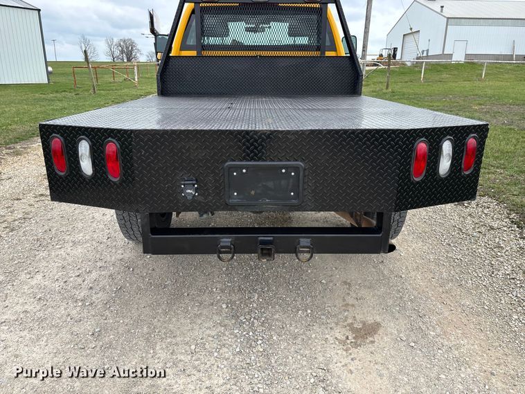 image for item FG0147 2015 Chevrolet Silverado 3500HD flatbed pickup truck