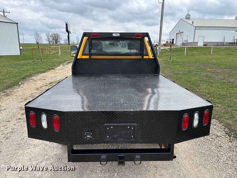 image for item FG0147 2015 Chevrolet Silverado 3500HD flatbed pickup truck