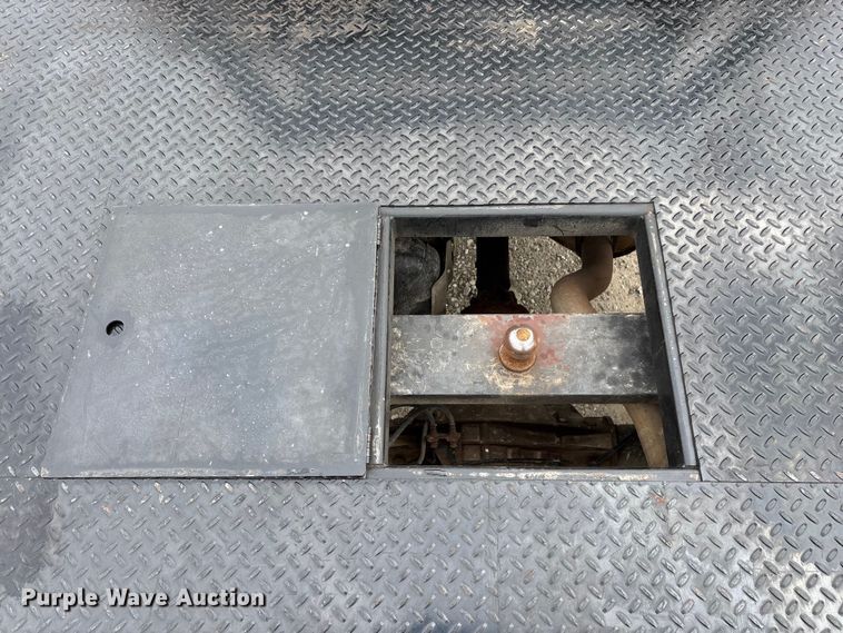 image for item FG0147 2015 Chevrolet Silverado 3500HD flatbed pickup truck