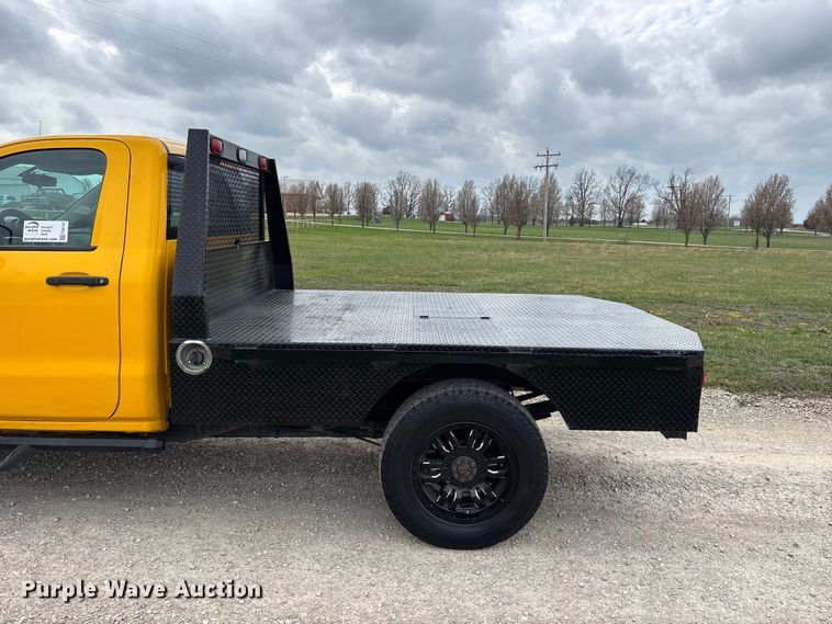 image for item FG0147 2015 Chevrolet Silverado 3500HD flatbed pickup truck