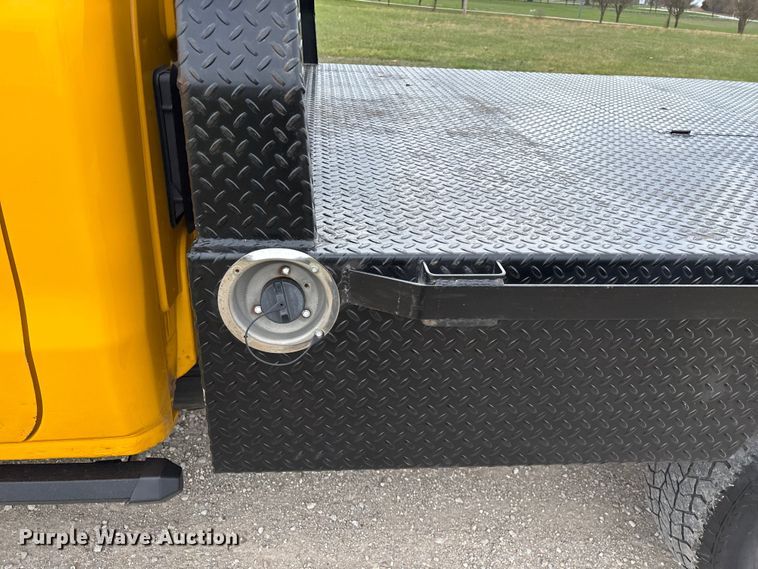 image for item FG0147 2015 Chevrolet Silverado 3500HD flatbed pickup truck