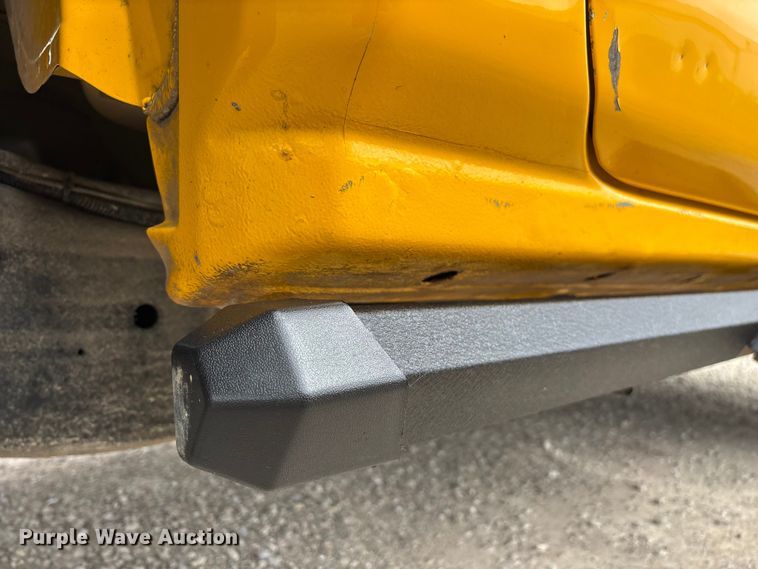 image for item FG0147 2015 Chevrolet Silverado 3500HD flatbed pickup truck