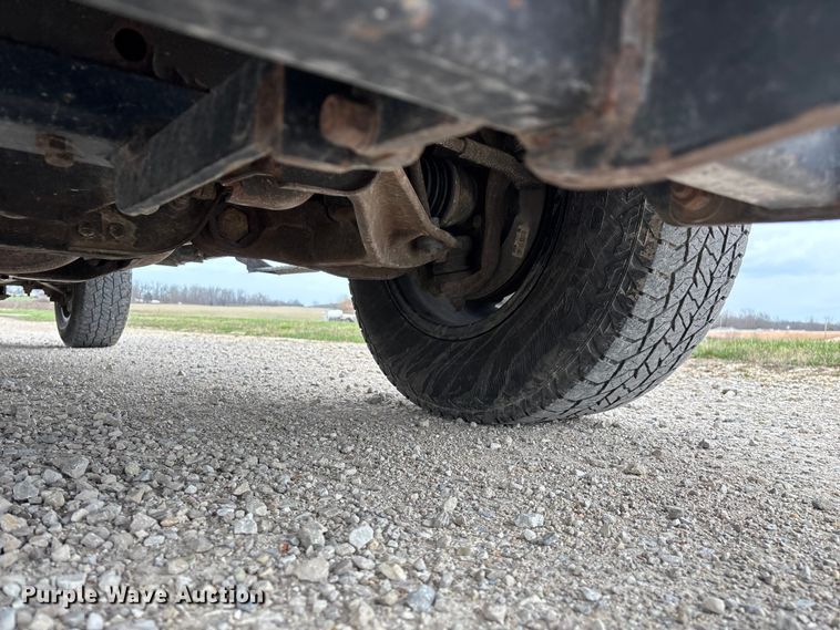 image for item FG0147 2015 Chevrolet Silverado 3500HD flatbed pickup truck