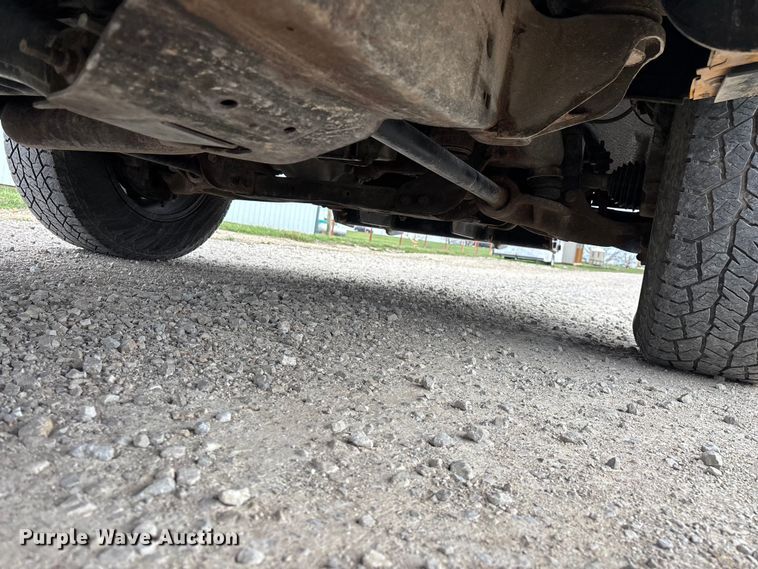 image for item FG0147 2015 Chevrolet Silverado 3500HD flatbed pickup truck