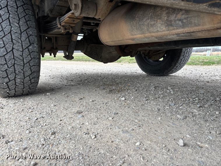 image for item FG0147 2015 Chevrolet Silverado 3500HD flatbed pickup truck