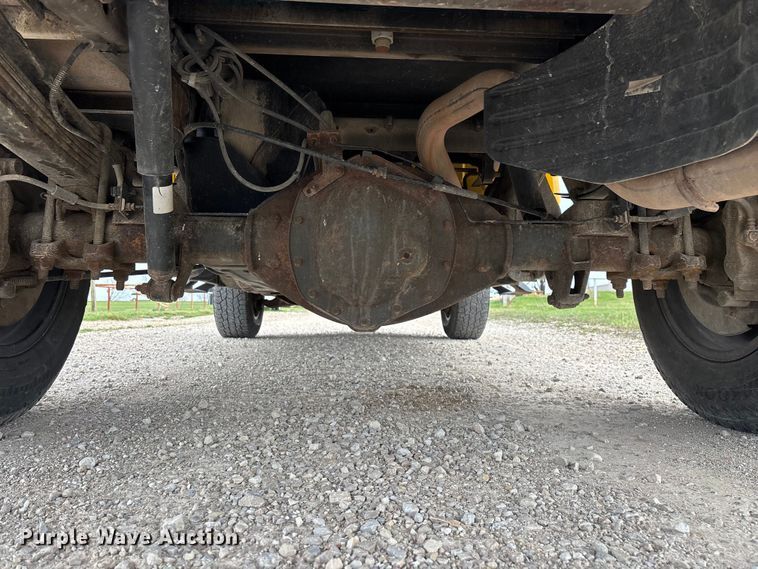 image for item FG0147 2015 Chevrolet Silverado 3500HD flatbed pickup truck