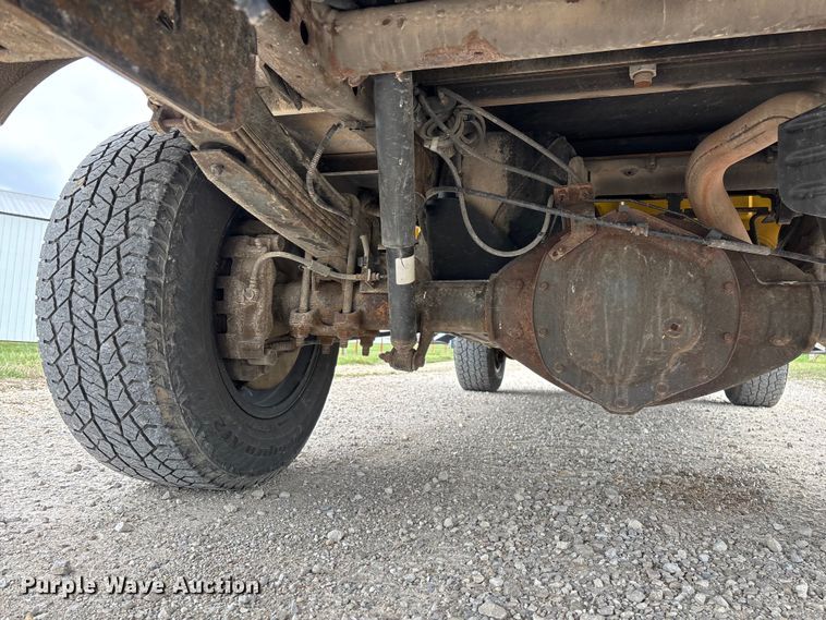 image for item FG0147 2015 Chevrolet Silverado 3500HD flatbed pickup truck