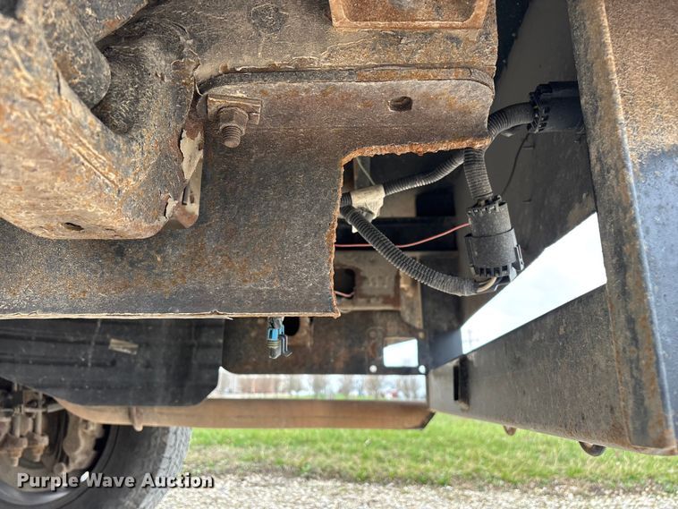 image for item FG0147 2015 Chevrolet Silverado 3500HD flatbed pickup truck