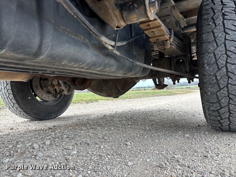 image for item FG0147 2015 Chevrolet Silverado 3500HD flatbed pickup truck