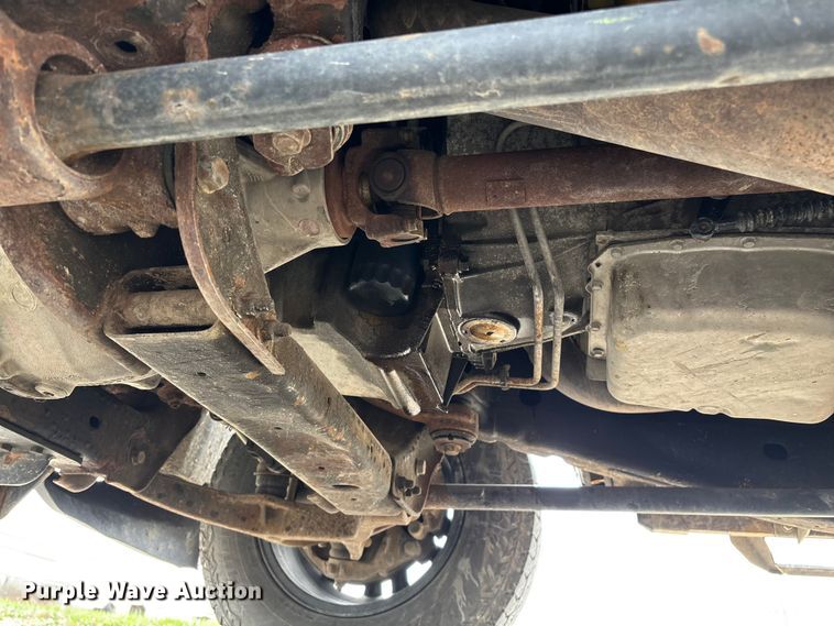 image for item FG0147 2015 Chevrolet Silverado 3500HD flatbed pickup truck