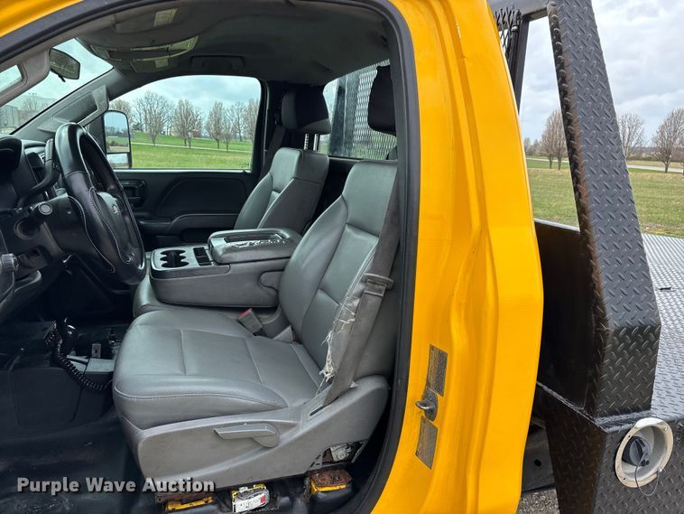 image for item FG0147 2015 Chevrolet Silverado 3500HD flatbed pickup truck