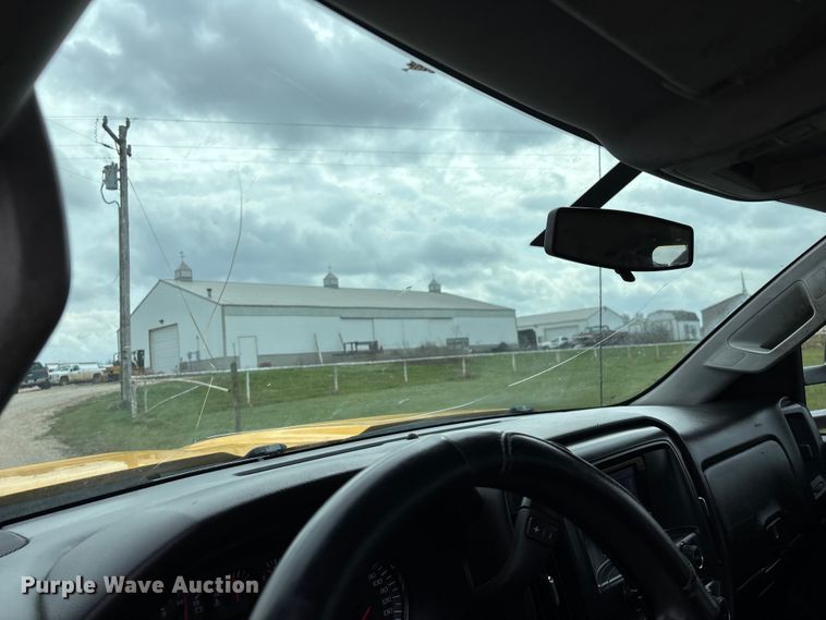 image for item FG0147 2015 Chevrolet Silverado 3500HD flatbed pickup truck