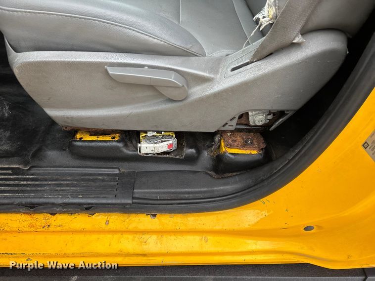 image for item FG0147 2015 Chevrolet Silverado 3500HD flatbed pickup truck