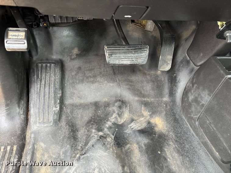 image for item FG0147 2015 Chevrolet Silverado 3500HD flatbed pickup truck