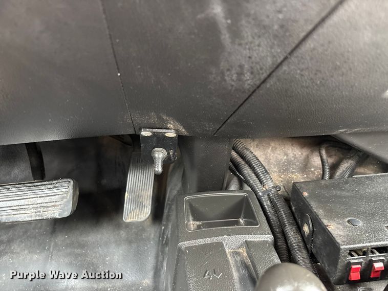 image for item FG0147 2015 Chevrolet Silverado 3500HD flatbed pickup truck