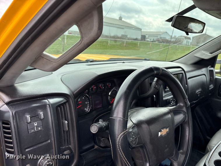 image for item FG0147 2015 Chevrolet Silverado 3500HD flatbed pickup truck