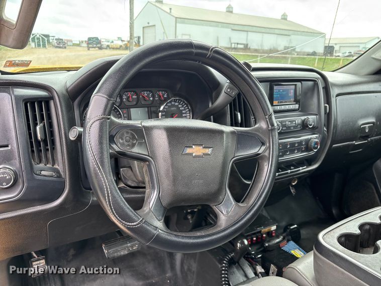 image for item FG0147 2015 Chevrolet Silverado 3500HD flatbed pickup truck