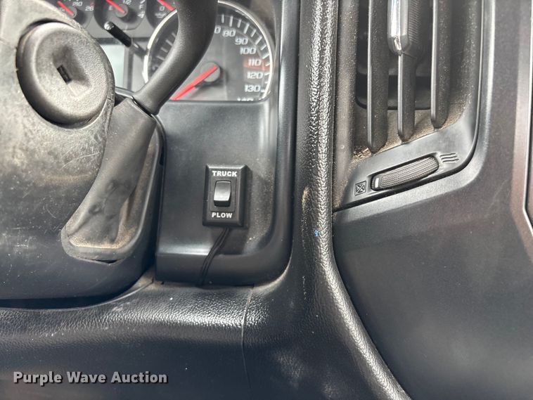 image for item FG0147 2015 Chevrolet Silverado 3500HD flatbed pickup truck