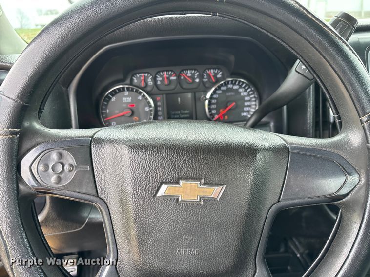 image for item FG0147 2015 Chevrolet Silverado 3500HD flatbed pickup truck