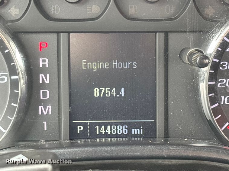 image for item FG0147 2015 Chevrolet Silverado 3500HD flatbed pickup truck