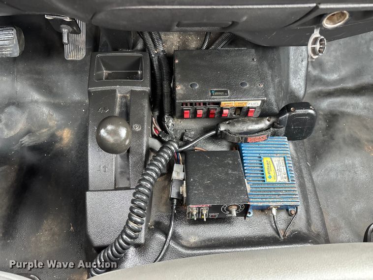 image for item FG0147 2015 Chevrolet Silverado 3500HD flatbed pickup truck