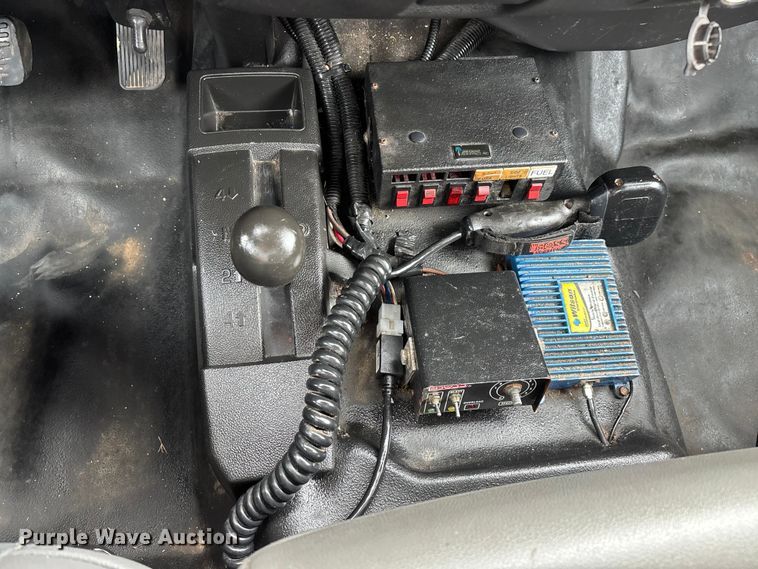 image for item FG0147 2015 Chevrolet Silverado 3500HD flatbed pickup truck