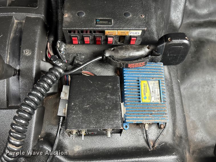 image for item FG0147 2015 Chevrolet Silverado 3500HD flatbed pickup truck