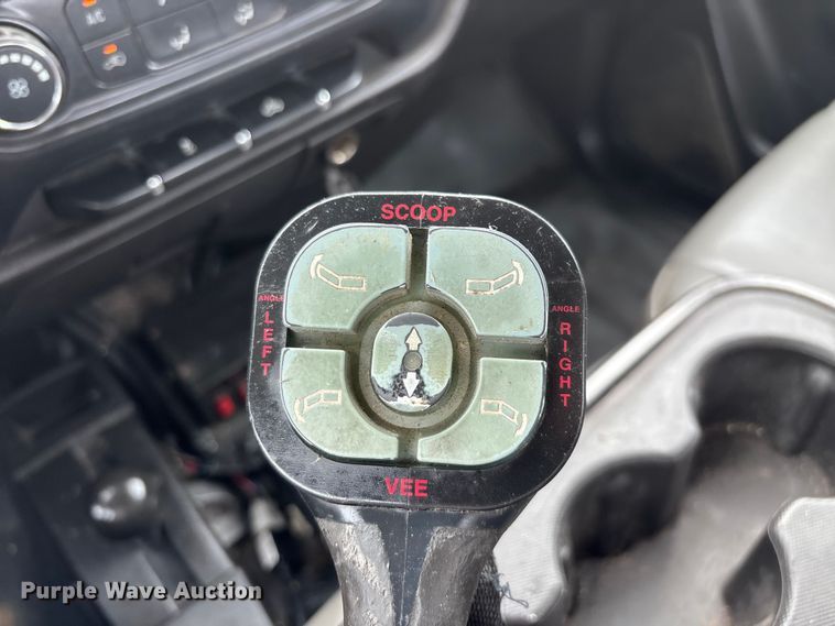 image for item FG0147 2015 Chevrolet Silverado 3500HD flatbed pickup truck