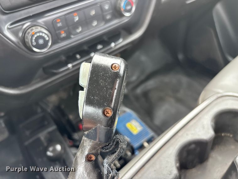 image for item FG0147 2015 Chevrolet Silverado 3500HD flatbed pickup truck