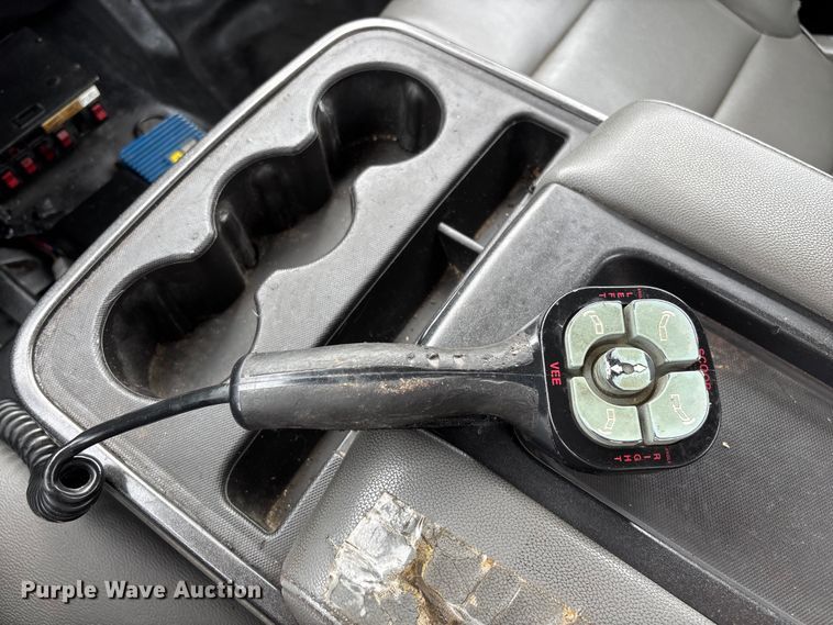 image for item FG0147 2015 Chevrolet Silverado 3500HD flatbed pickup truck