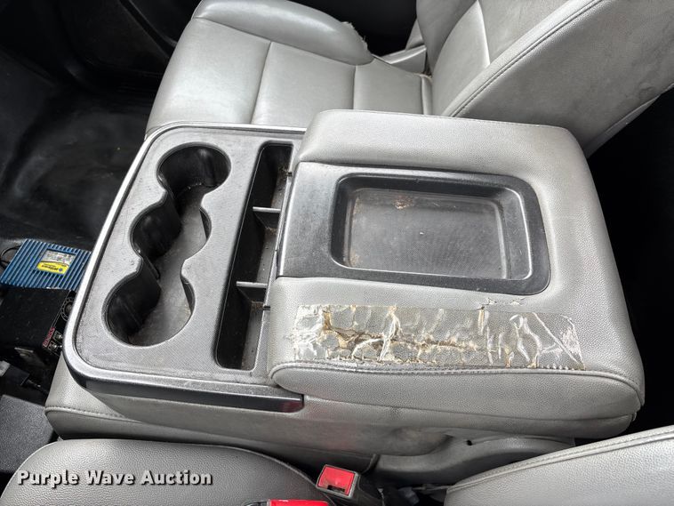 image for item FG0147 2015 Chevrolet Silverado 3500HD flatbed pickup truck