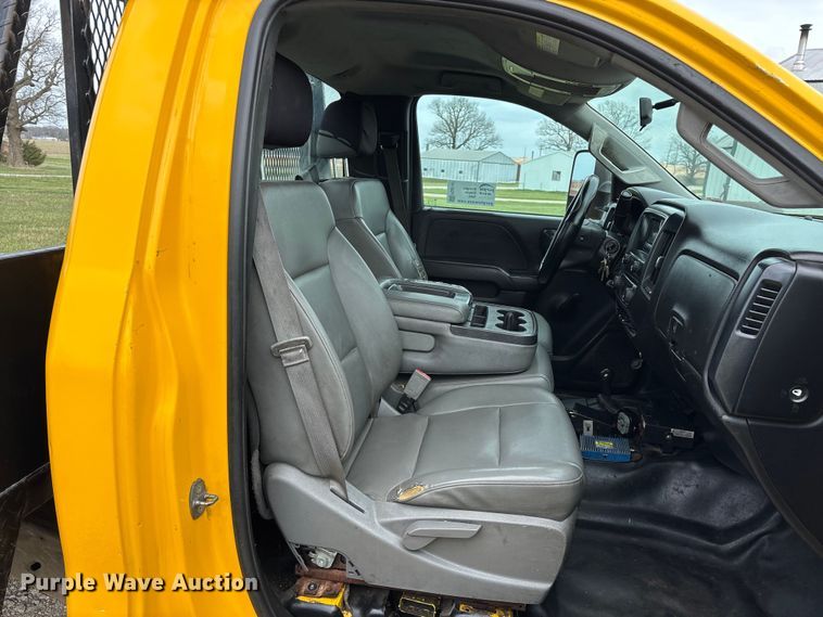 image for item FG0147 2015 Chevrolet Silverado 3500HD flatbed pickup truck