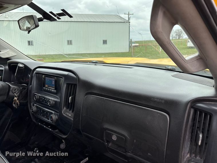 image for item FG0147 2015 Chevrolet Silverado 3500HD flatbed pickup truck