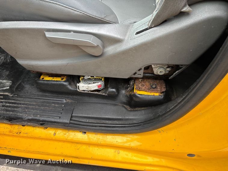 image for item FG0147 2015 Chevrolet Silverado 3500HD flatbed pickup truck