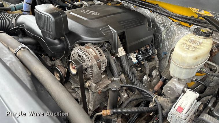 image for item FG0147 2015 Chevrolet Silverado 3500HD flatbed pickup truck