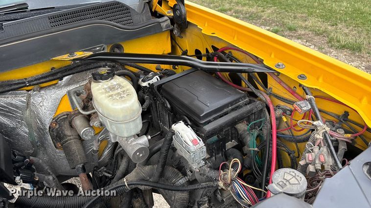 image for item FG0147 2015 Chevrolet Silverado 3500HD flatbed pickup truck